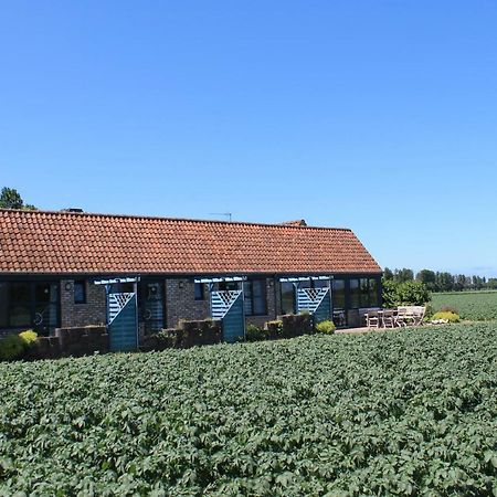 フールネ Ateljee Devlaux Bed & Breakfast エクステリア 写真