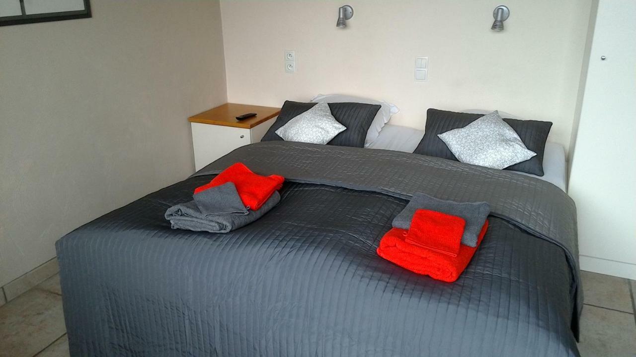 フールネ Ateljee Devlaux Bed & Breakfast エクステリア 写真